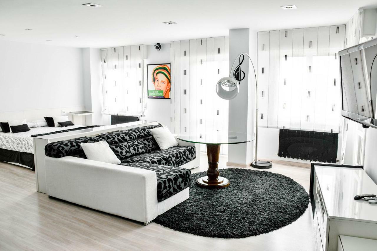 Black And White Suitte "Marques" โนฮา ภายนอก รูปภาพ