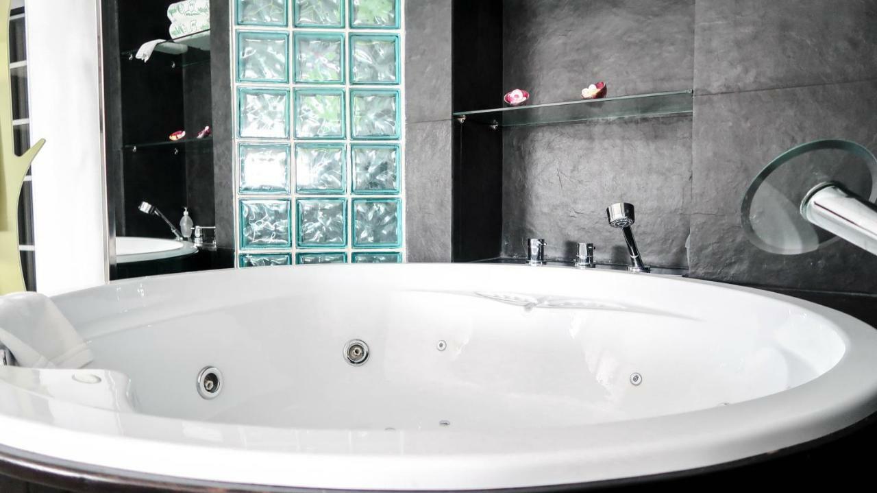 Black And White Suitte "Marques" โนฮา ภายนอก รูปภาพ